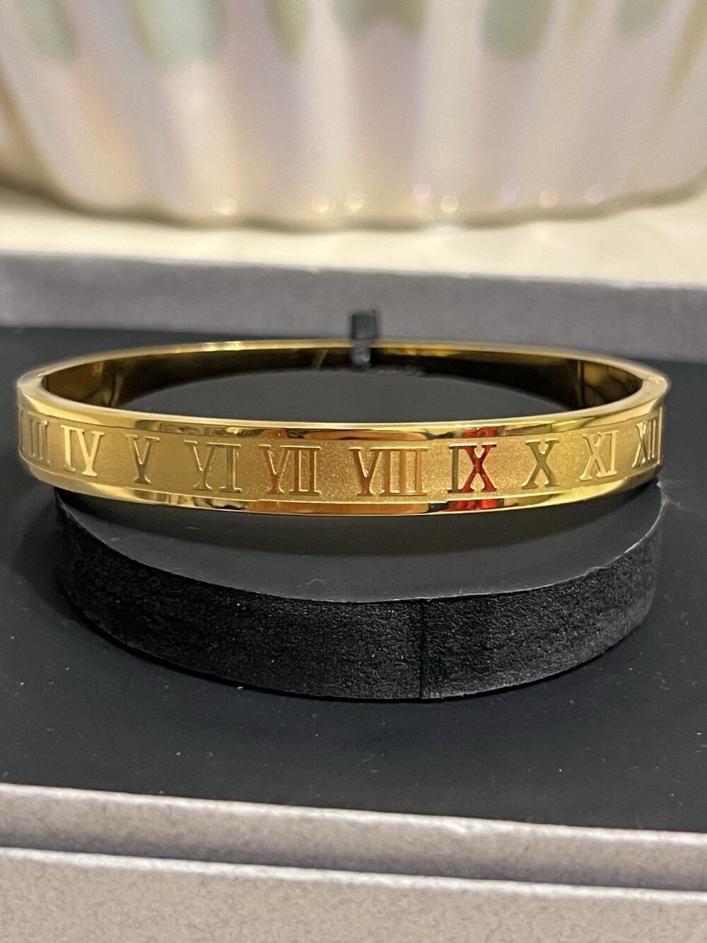 EDFORCE WOMEN’s Beautiful Gold Roman Numeral Bracelet New In Box